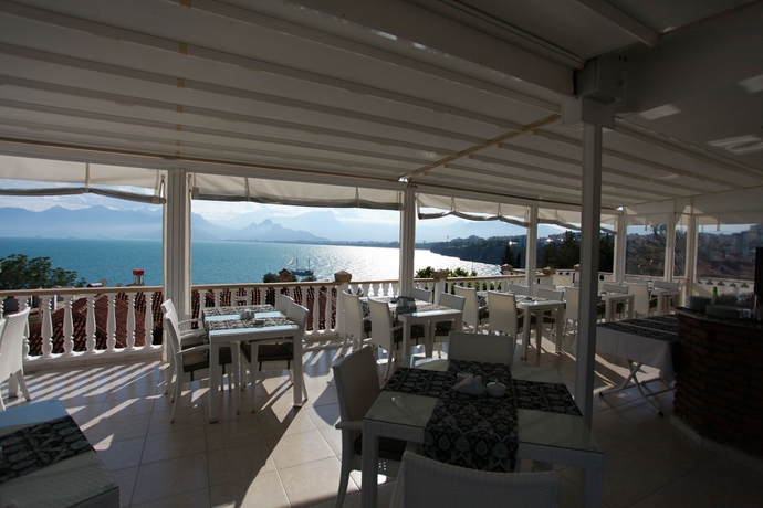 Imagen del bar/restaurante del Pensión Bacchus, Antalya. Foto 1
