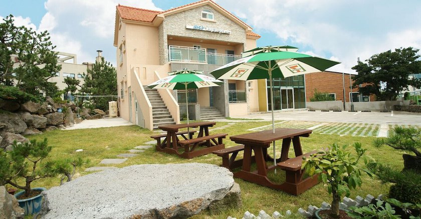 Imagen de los exteriores del Pensión Bada Green. Foto 14