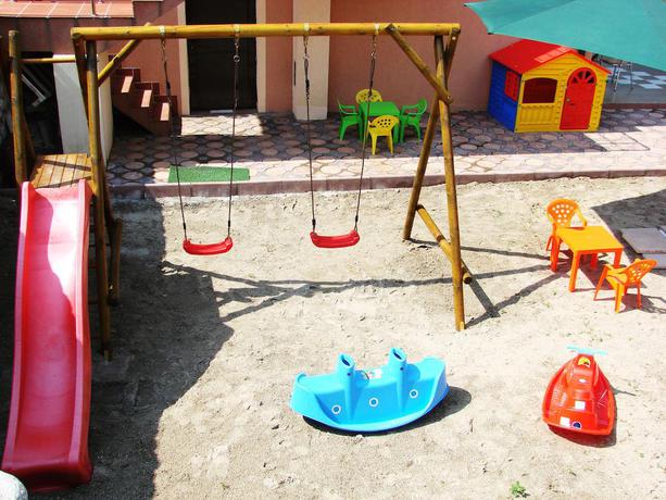 Imagen de los exteriores del Pensión Camelia, Băile Herculane. Foto 6