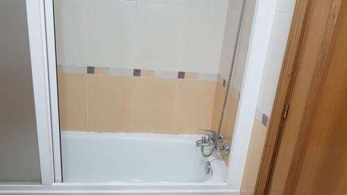 Imagen de la habitación del Pensión Cantares-NOJA ROOMS. Foto 5
