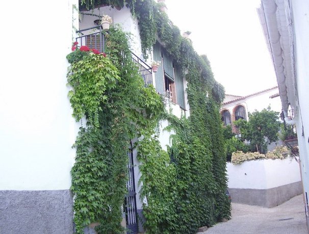 Imagen de los exteriores del Pensión Carballo. Foto 5