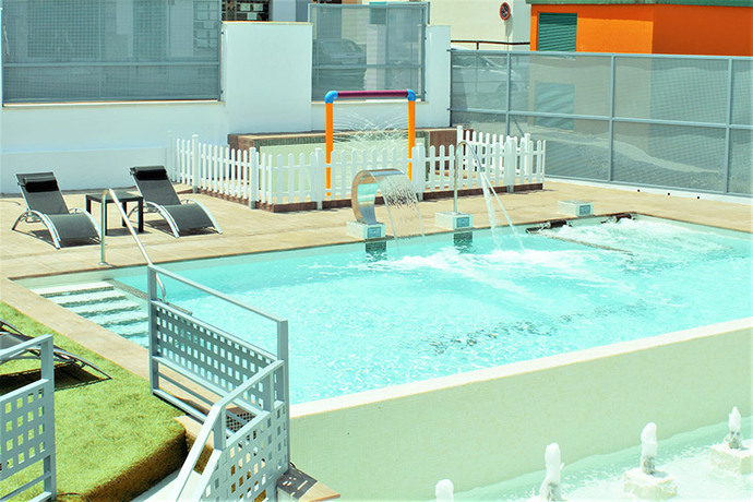 Imagen de la piscina del Pensión Deluxe Hostels And Suites Merida. Foto 13