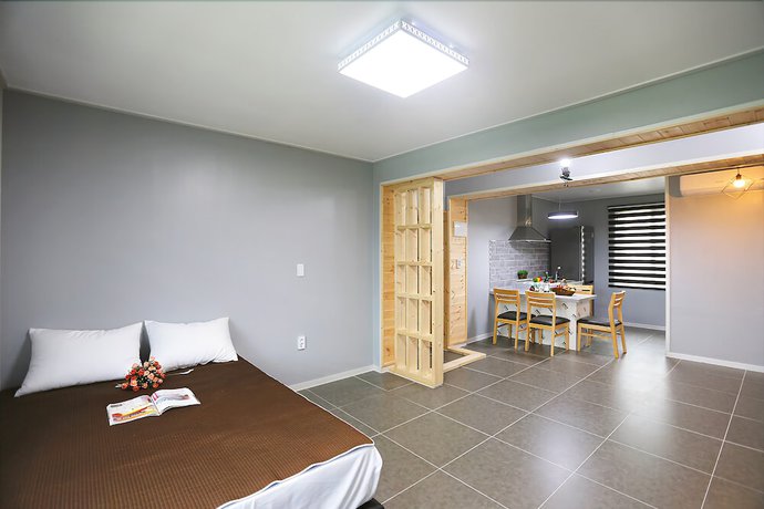 Imagen de la habitación del Pensión Deogyusan Forest. Foto 2