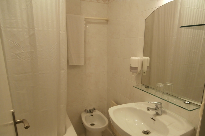 Imagen de la habitación del Pensión Donostiarra. Foto 9