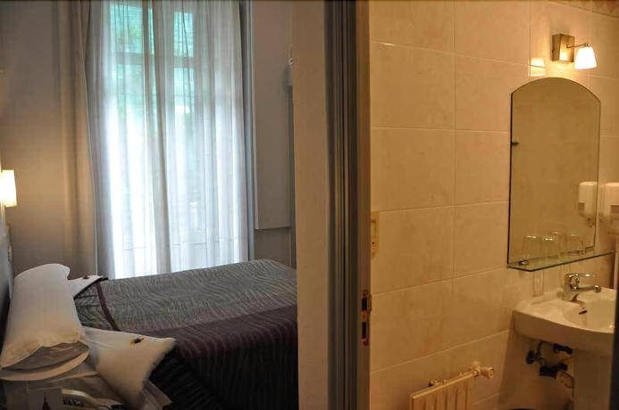 Imagen de la habitación del Pensión Donostiarra. Foto 12