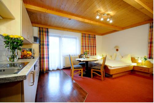 Imagen de la habitación del Pensión Edelwei&szlig;, Sankt Johann im Pongau. Foto 12