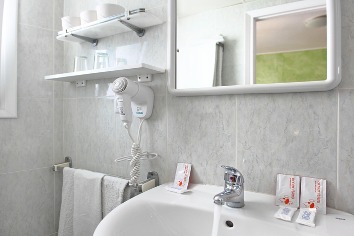 Imagen de la habitación del Pensión El Amigo, Lloret de Mar. Foto 6