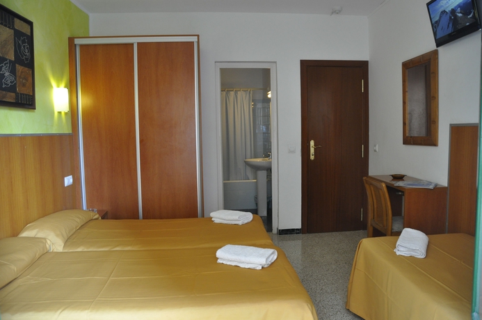 Imagen de la habitación del Pensión El Amigo, Lloret de Mar. Foto 10