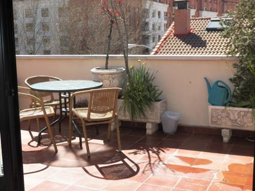 Imagen de los exteriores del Pensión El Otero. Foto 12