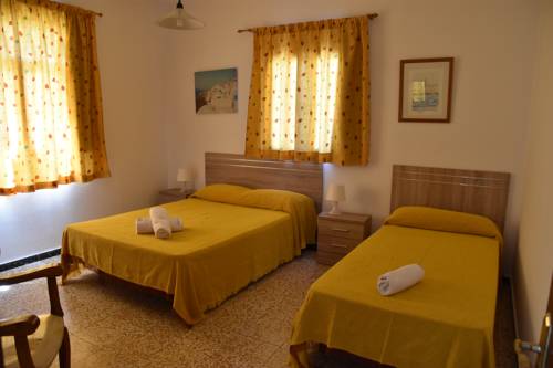 Imagen de la habitación del Pensión Eva, Playa de Mog&aacute;n. Foto 2