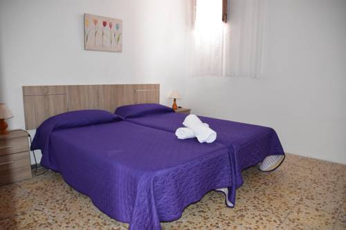 Imagen de la habitación del Pensión Eva, Playa de Mog&aacute;n. Foto 3