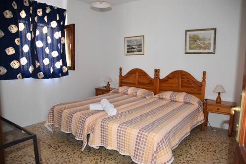 Imagen de la habitación del Pensión Eva, Playa de Mog&aacute;n. Foto 4