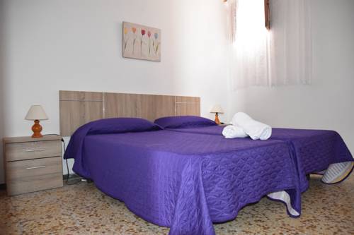 Imagen de la habitación del Pensión Eva, Playa de Mog&aacute;n. Foto 7