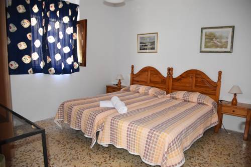 Imagen de la habitación del Pensión Eva, Playa de Mog&aacute;n. Foto 8