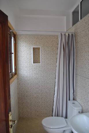 Imagen de la habitación del Pensión Eva, Playa de Mog&aacute;n. Foto 10