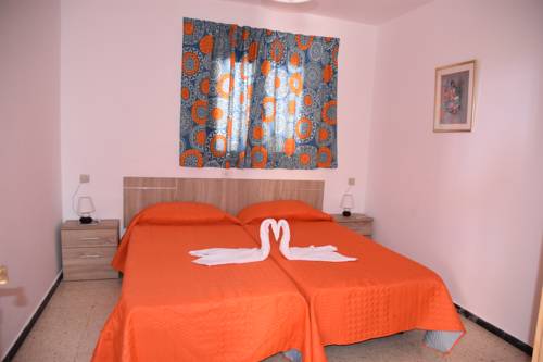 Imagen de la habitación del Pensión Eva, Playa de Mog&aacute;n. Foto 15