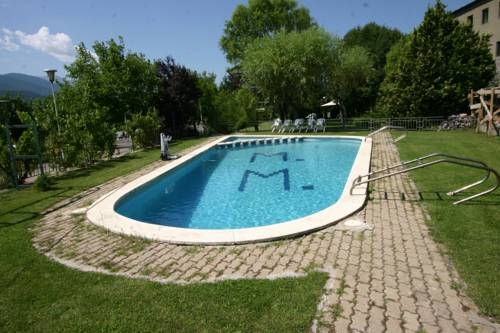 Imagen de los exteriores del Pensión Fonda Mat&iacute;a. Foto 9