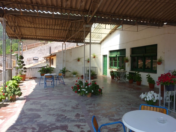 Imagen de los exteriores del Pensión Fonda Vilalta. Foto 18