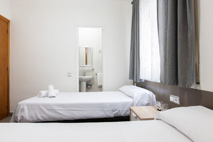 Imagen de la habitación del Pensión Galicia, Canovelles. Foto 10