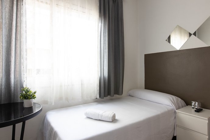 Imagen de la habitación del Pensión Galicia, Canovelles. Foto 11