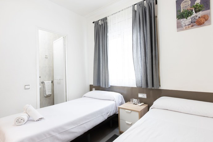 Imagen de la habitación del Pensión Galicia, Canovelles. Foto 12