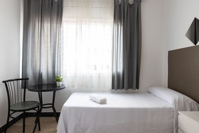 Imagen de la habitación del Pensión Galicia, Canovelles. Foto 13