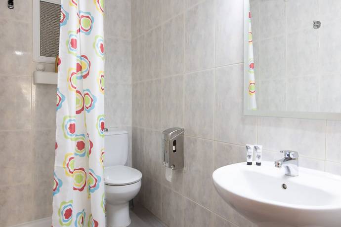 Imagen de la habitación del Pensión Galicia, Canovelles. Foto 16