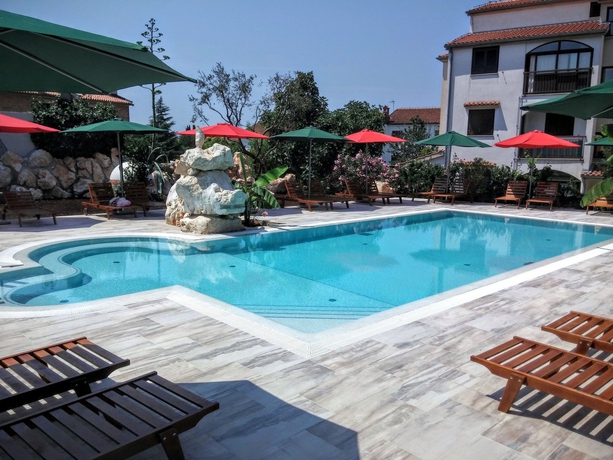 Imagen de la piscina del Pensión Gargamelo. Foto 14