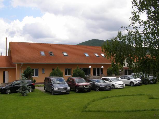 Imagen de los exteriores del Pensión Harmonia, Miercurea-Ciuc. Foto 11