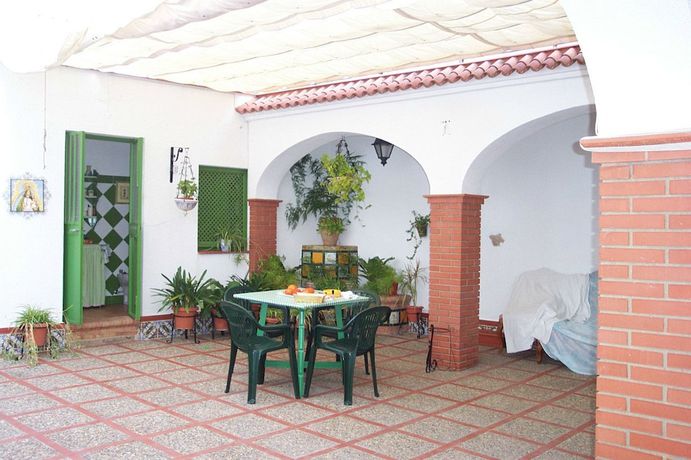 Imagen de los exteriores del Pensión Hostal La Casa. Foto 10
