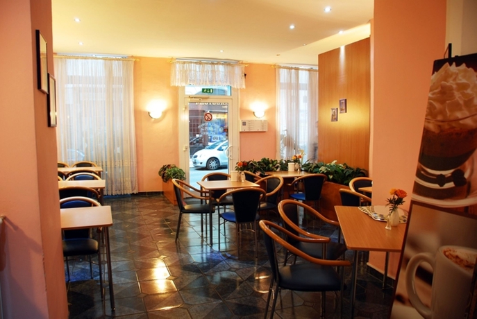 Imagen del bar/restaurante del Pensión Hotel Arpi. Foto 2