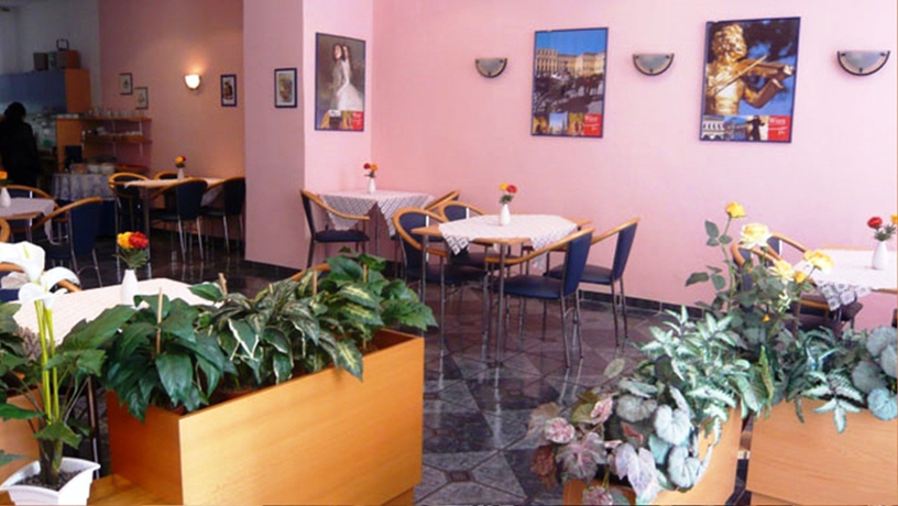 Imagen del bar/restaurante del Pensión Hotel Arpi. Foto 3