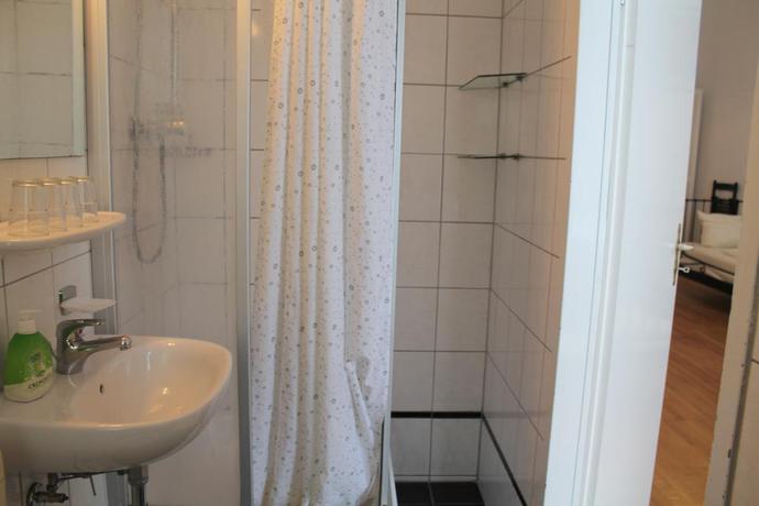 Imagen de la habitación del Pensión Hotel Waizenegger am Kurf&uuml;rstendamm. Foto 4
