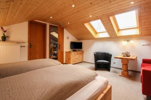 Imagen de la habitación del Pensión Hubertus am Thumsee - Ruhe Fr&uuml;hst&uuml;ck und Alpenpanorama. Foto 3