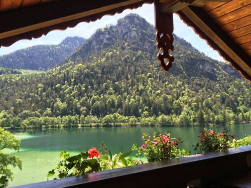 Imagen de la habitación del Pensión Hubertus am Thumsee - Ruhe Fr&uuml;hst&uuml;ck und Alpenpanorama. Foto 8
