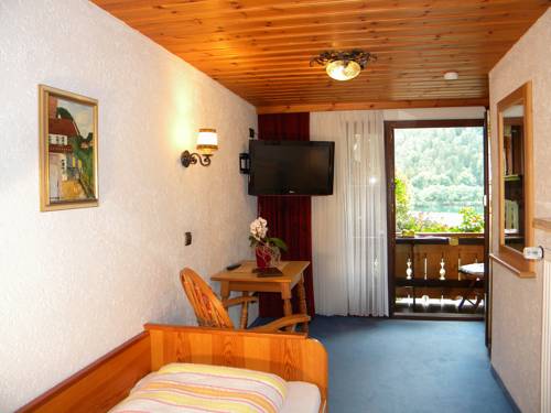 Imagen de la habitación del Pensión Hubertus am Thumsee - Ruhe Fr&uuml;hst&uuml;ck und Alpenpanorama. Foto 9