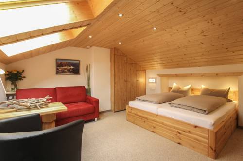 Imagen de la habitación del Pensión Hubertus am Thumsee - Ruhe Fr&uuml;hst&uuml;ck und Alpenpanorama. Foto 10