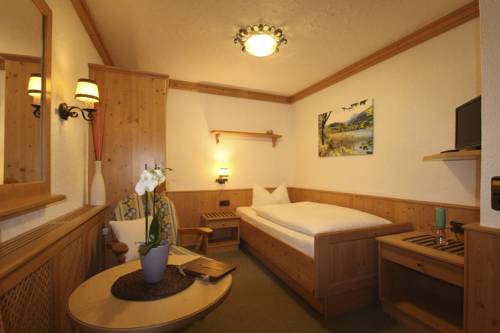 Imagen de la habitación del Pensión Hubertus am Thumsee - Ruhe Fr&uuml;hst&uuml;ck und Alpenpanorama. Foto 12