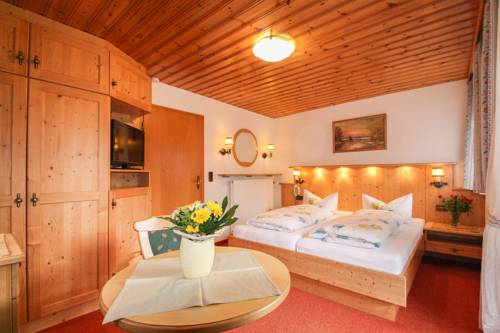 Imagen de la habitación del Pensión Hubertus am Thumsee - Ruhe Fr&uuml;hst&uuml;ck und Alpenpanorama. Foto 13