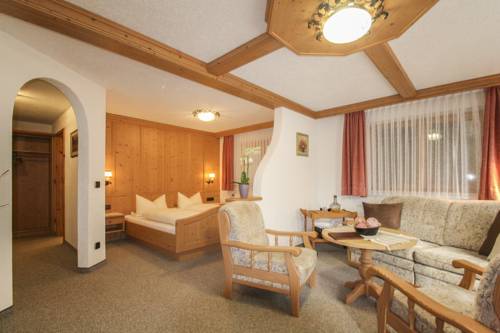 Imagen de la habitación del Pensión Hubertus am Thumsee - Ruhe Fr&uuml;hst&uuml;ck und Alpenpanorama. Foto 14