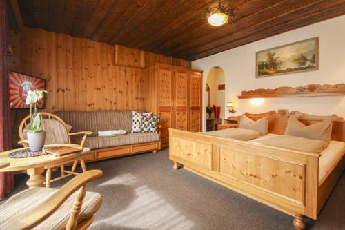 Imagen de la habitación del Pensión Hubertus am Thumsee - Ruhe Fr&uuml;hst&uuml;ck und Alpenpanorama. Foto 16