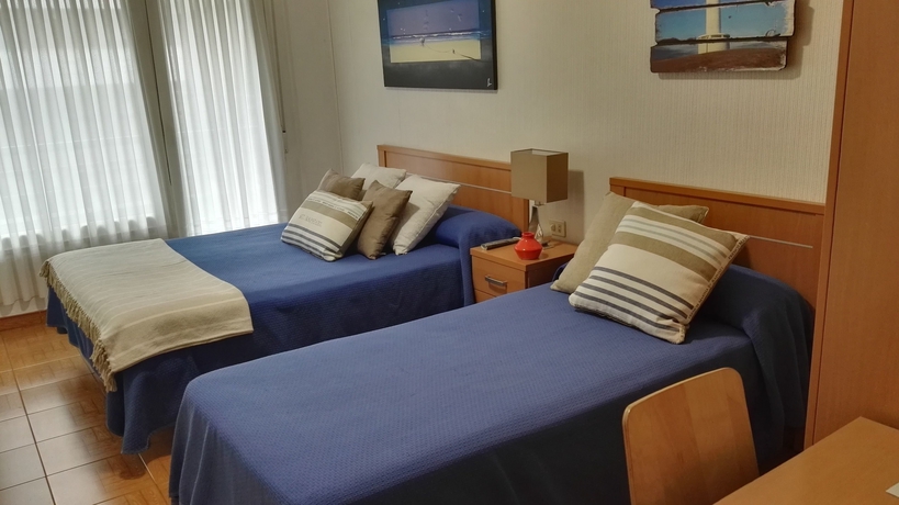 Imagen de la habitación del Pensión Iruña, Santurtzi. Foto 17