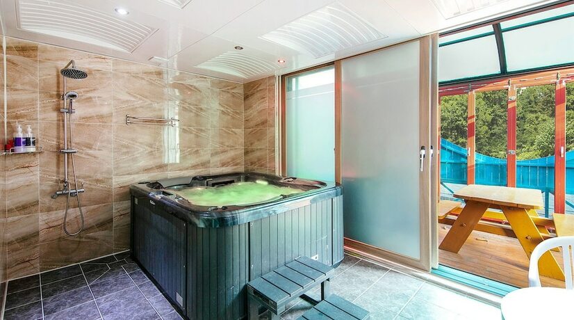 Imagen general del Pensión Kkoristar Pool and Spa Pension. Foto 2