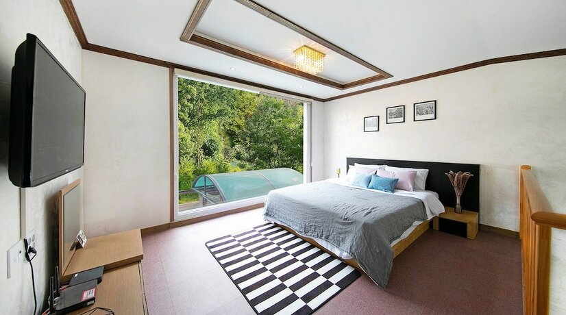 Imagen general del Pensión Kkoristar Pool and Spa Pension. Foto 11