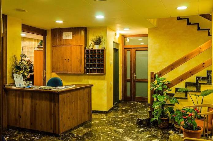 Imagen de los interiores del Pensión La Creu by RdA Hotels. Foto 10