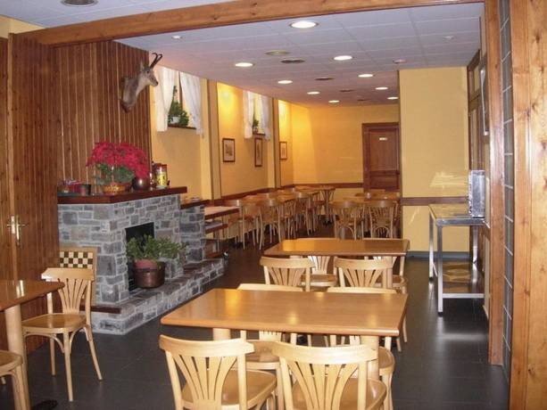 Imagen del bar/restaurante del Pensión La Creu by RdA Hotels. Foto 2
