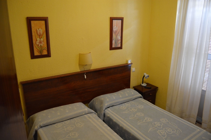 Imagen de la habitación del Pensión La Giraldilla. Foto 7