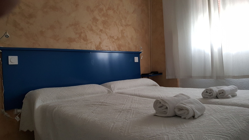 Imagen de la habitación del Pensión La Giraldilla. Foto 11