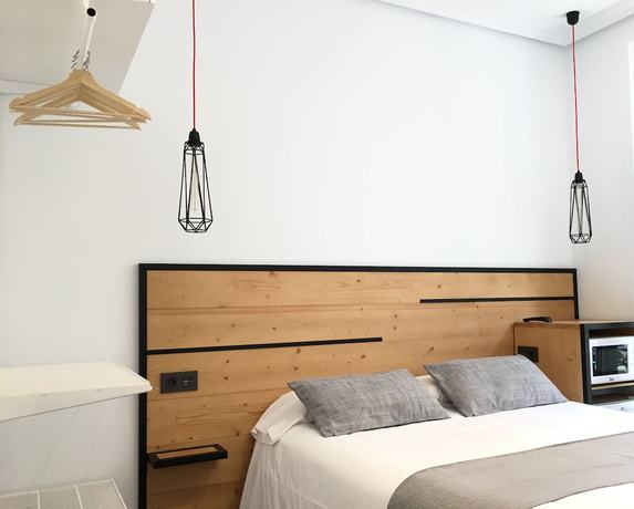 Imagen de la habitación del Pensión La Perla, San Sebastián. Foto 6