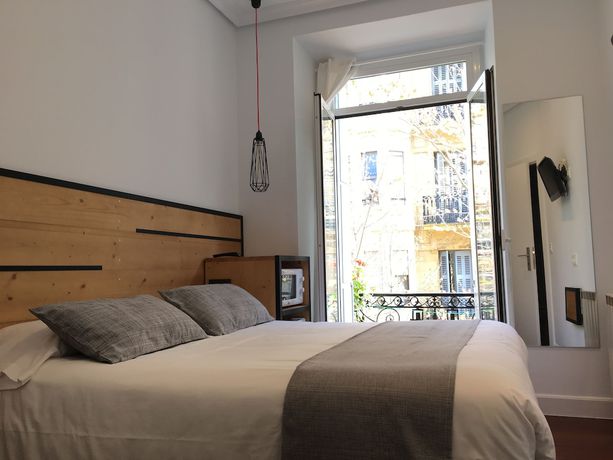 Imagen de la habitación del Pensión La Perla, San Sebastián. Foto 10